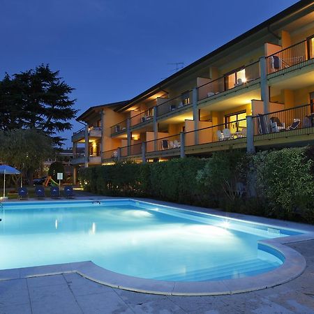 Residence Spiaggia D'Oro Desenzano del Garda Bagian luar foto
