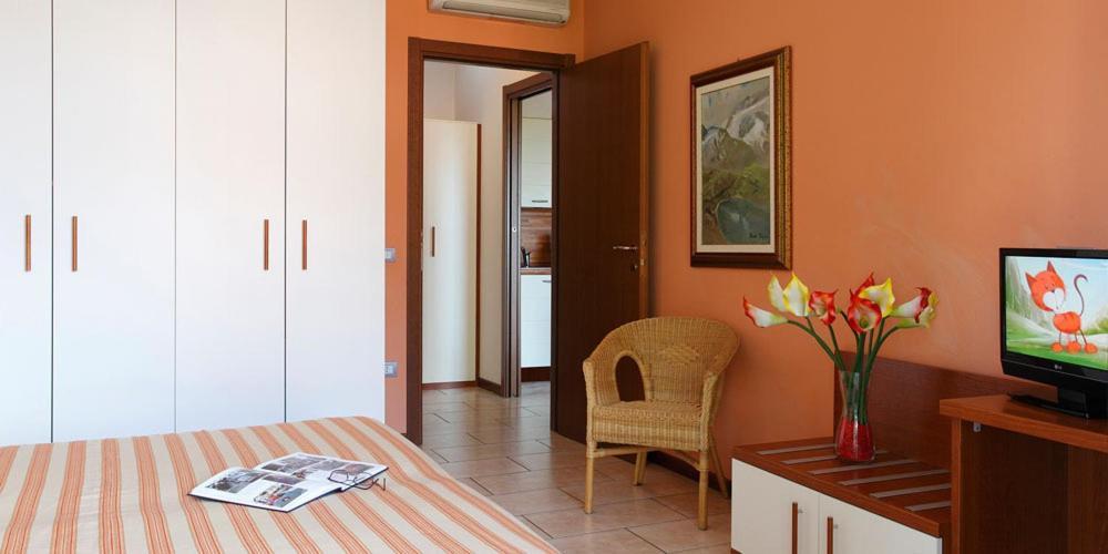 Residence Spiaggia D'Oro Desenzano del Garda Bagian luar foto