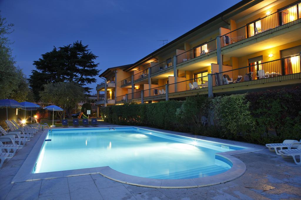 Residence Spiaggia D'Oro Desenzano del Garda Bagian luar foto