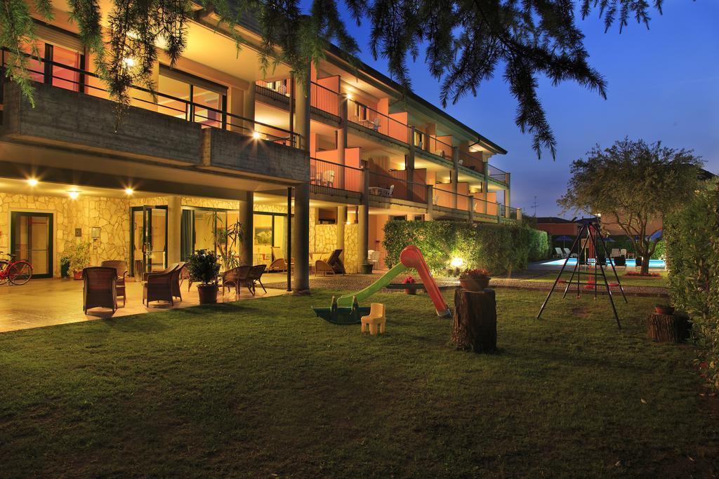 Residence Spiaggia D'Oro Desenzano del Garda Bagian luar foto