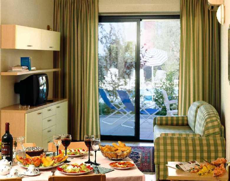 Residence Spiaggia D'Oro Desenzano del Garda Bagian luar foto