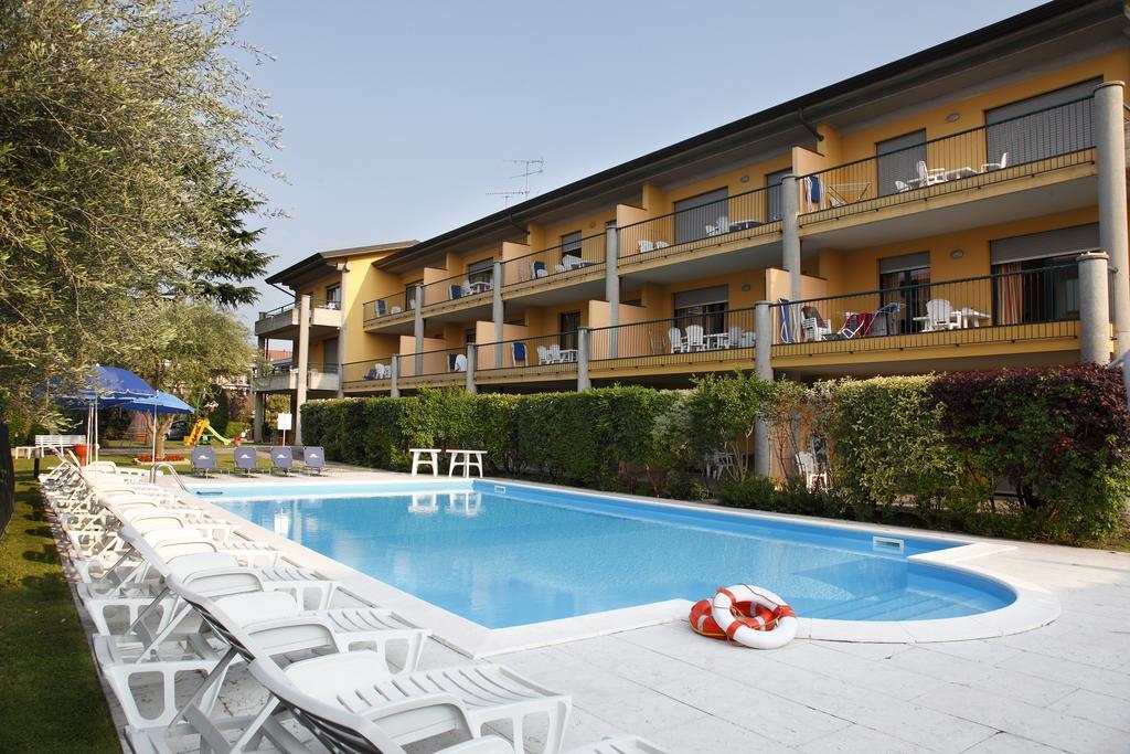 Residence Spiaggia D'Oro Desenzano del Garda Bagian luar foto