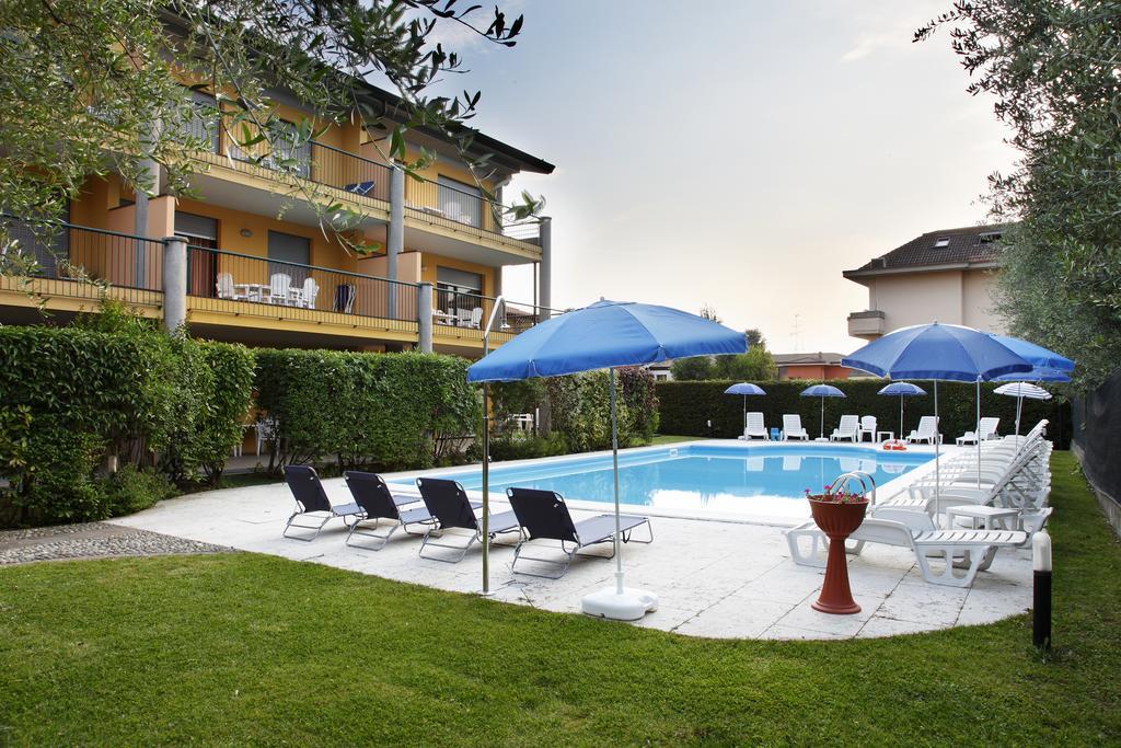 Residence Spiaggia D'Oro Desenzano del Garda Bagian luar foto