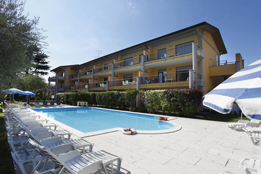 Residence Spiaggia D'Oro Desenzano del Garda Bagian luar foto