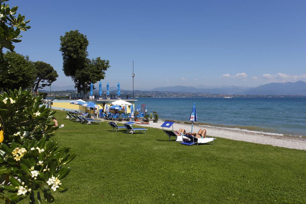 Residence Spiaggia D'Oro Desenzano del Garda Bagian luar foto