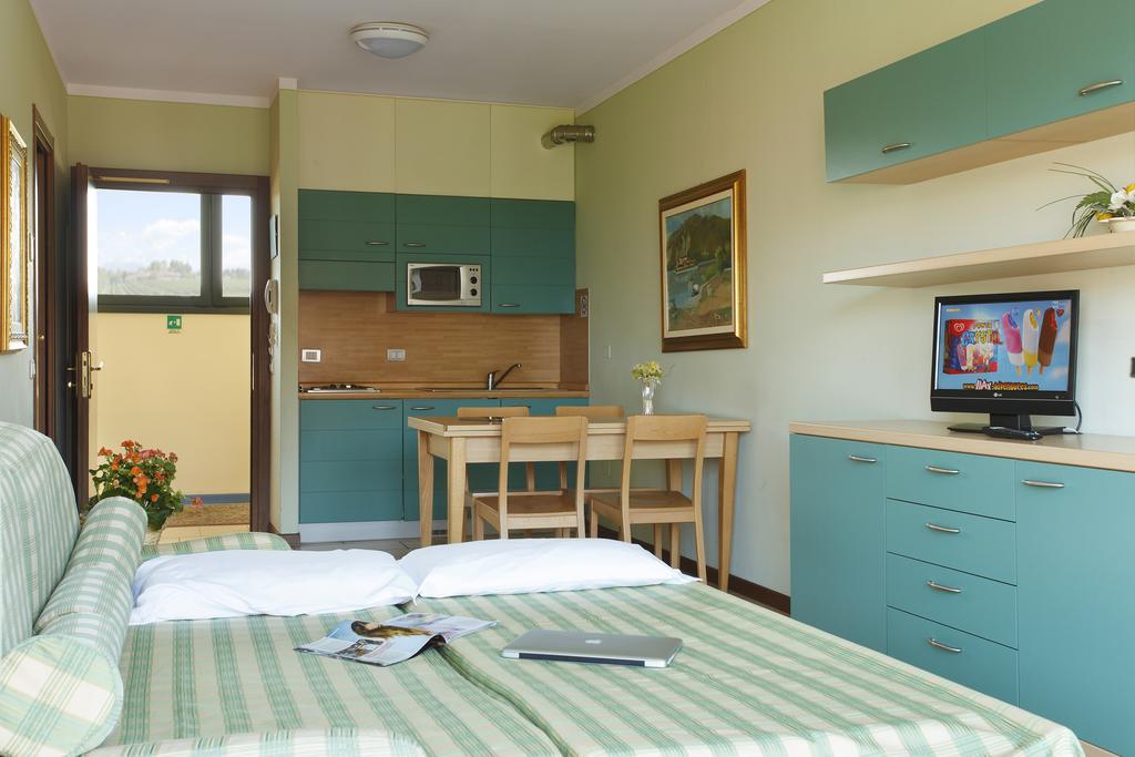 Residence Spiaggia D'Oro Desenzano del Garda Bagian luar foto